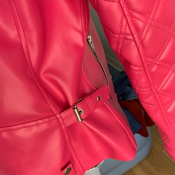 Ordered this after watching Sex Life on Netflix. Color wasn’t right on me. - Picture 6 of 7